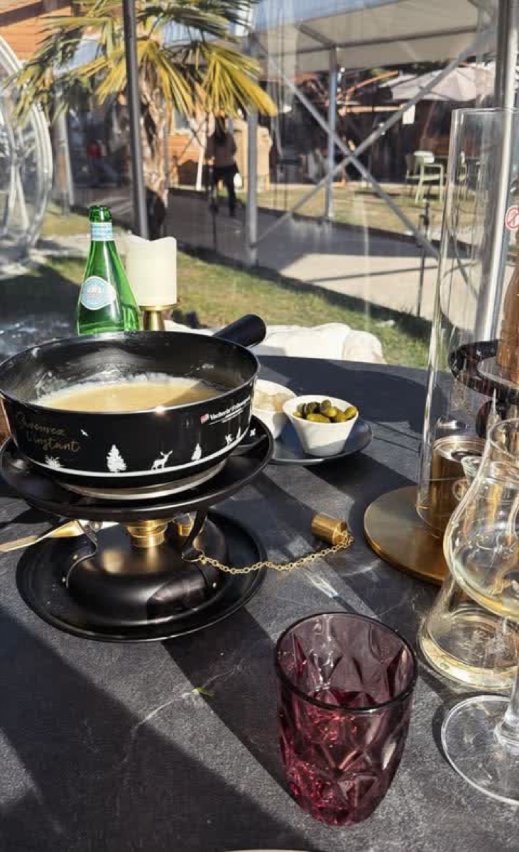 Fondue au fromage au Vacherin Fribourgeois sur la terrasse